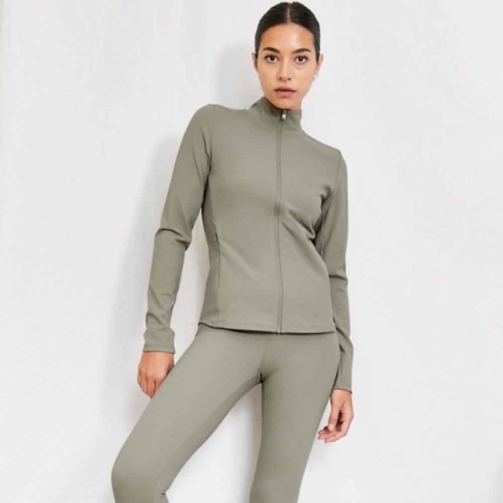 NWT Aritzia En Route Jacket